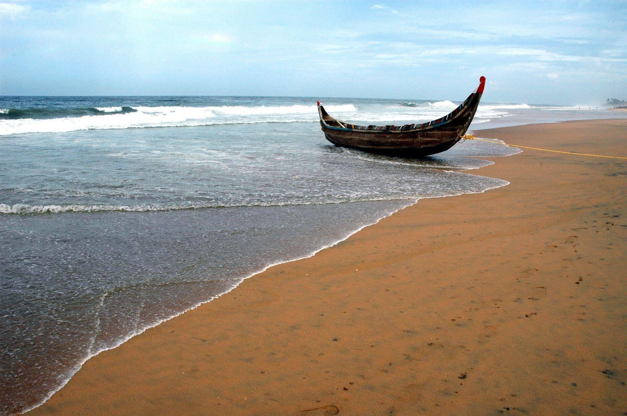 Beach And Lake Ayurvedic Resort, Kovalam Exterior foto